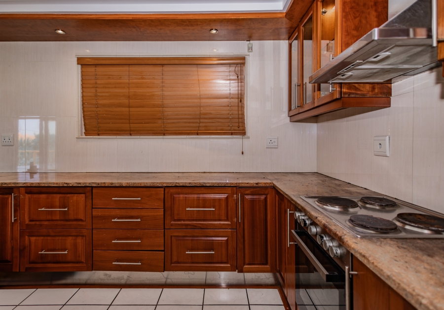 To Let 3 Bedroom Property for Rent in Loevenstein Western Cape